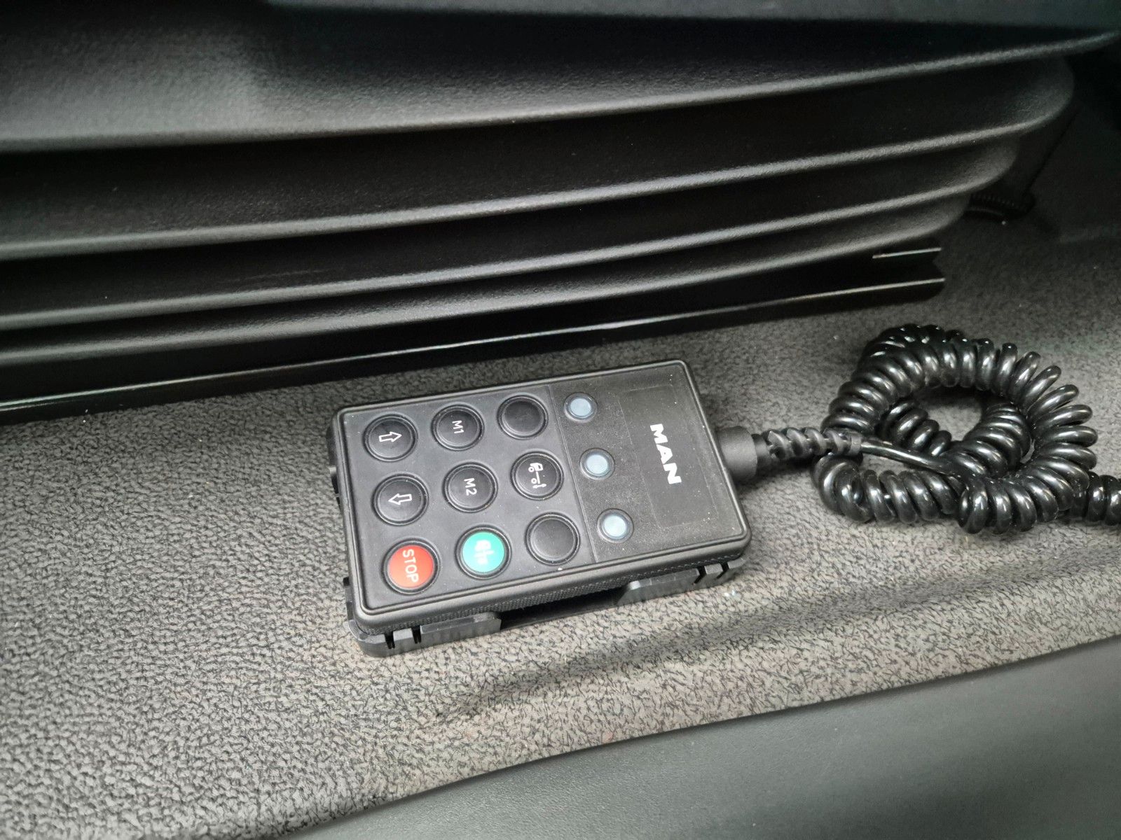 Fahrzeugabbildung MAN TGL 8.220 4x2 BL Doka 7 Sitze AHK Klima Standh.