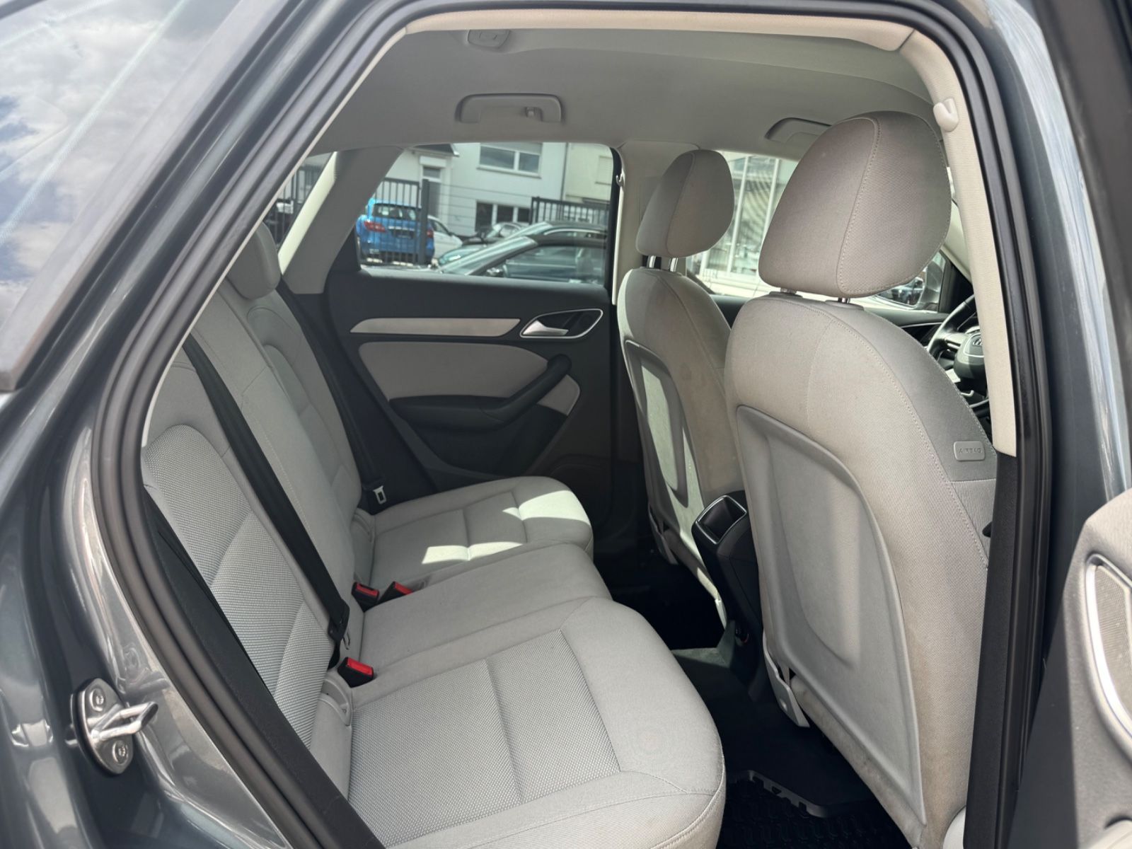 Fahrzeugabbildung Audi Q3 2.0 TDI quattro S-Tronic/SHZ/ALU/TÜV-NEU/