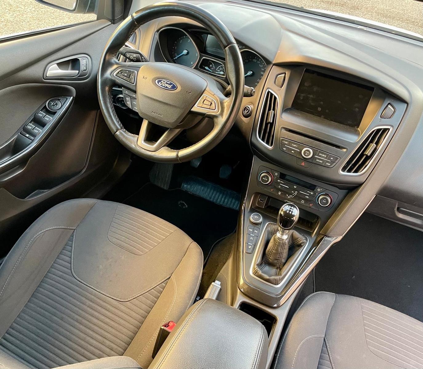 Ford Focus 2015 — photo 9