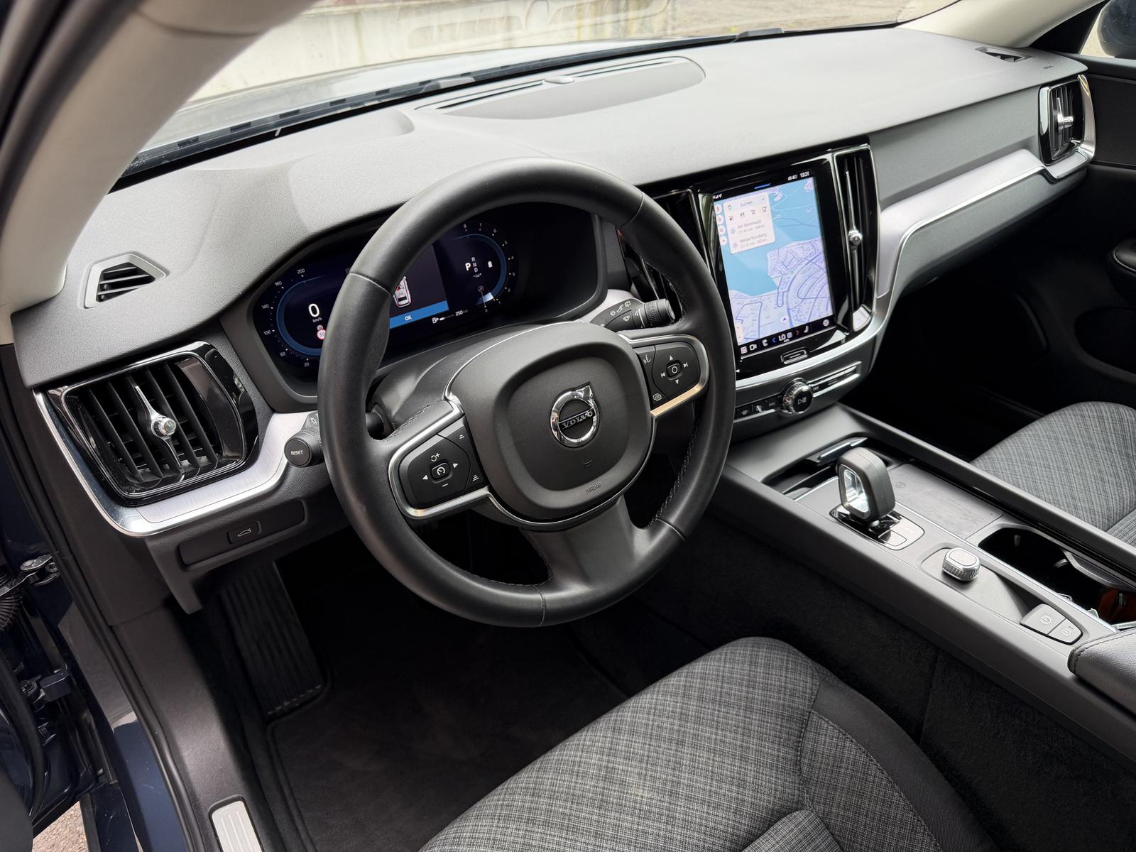 Volvo V60 Essential LED Virtual-Cockpit Rü-Kamera 