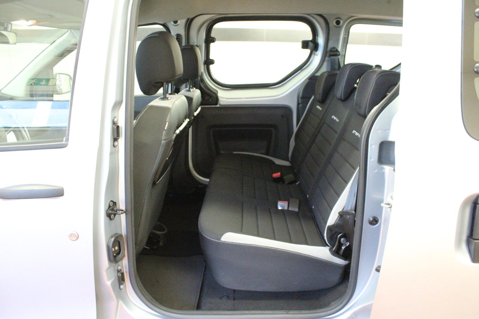 Fahrzeugabbildung Dacia Dokker SCe 100 Stepway *Navi*Klima*Kamera*