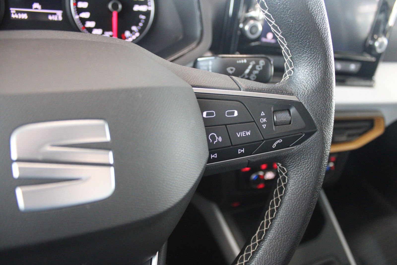 Fahrzeugabbildung SEAT Arona 1.0 TSI Style LED PDC Kamera Allwetterreif