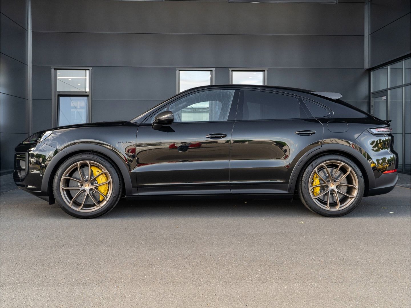 Porsche Cayenne Turbo E-Hybrid Coupe mit GT-Paket imagem 2