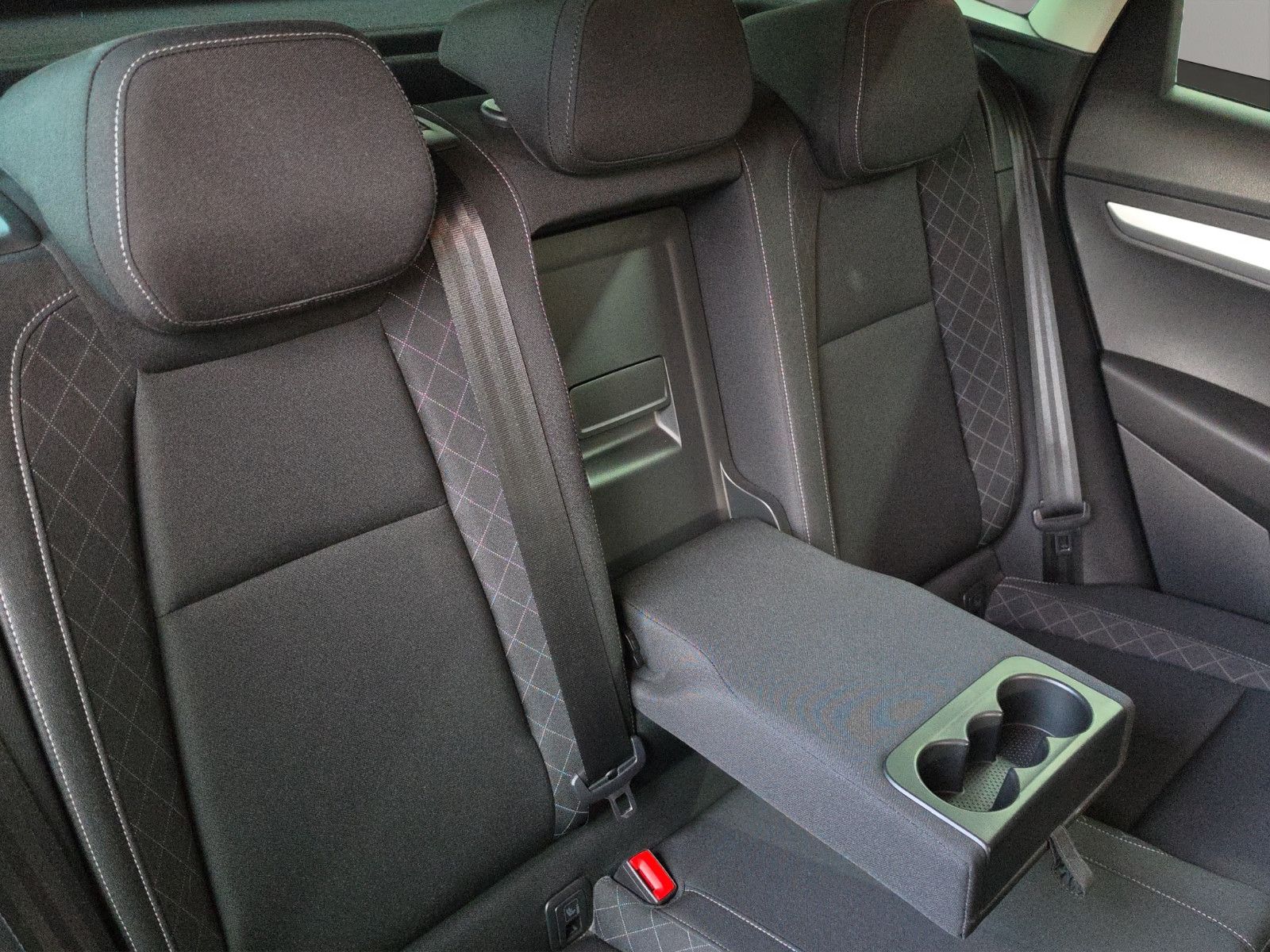 Fahrzeugabbildung SKODA Karoq Ambition Apple CarPlay