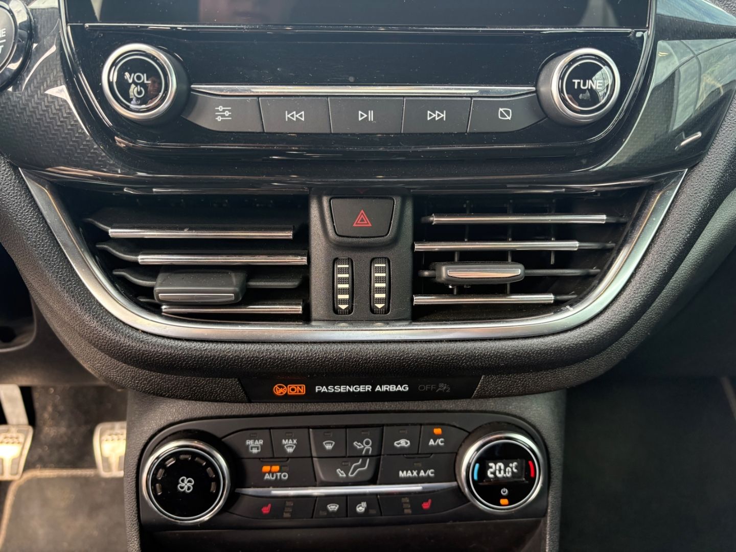 Fahrzeugabbildung Ford Fiesta ST-Line Sitzheizung Lenkradheizung DAB