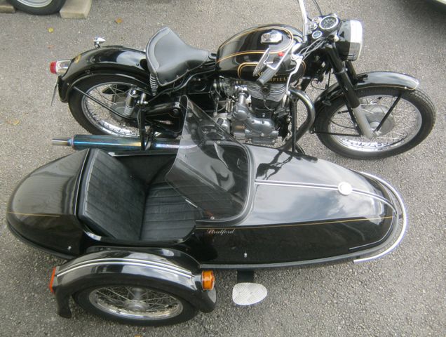 Royal Enfield Bullet 500 mit Watsonian Stratford Seitenwagen