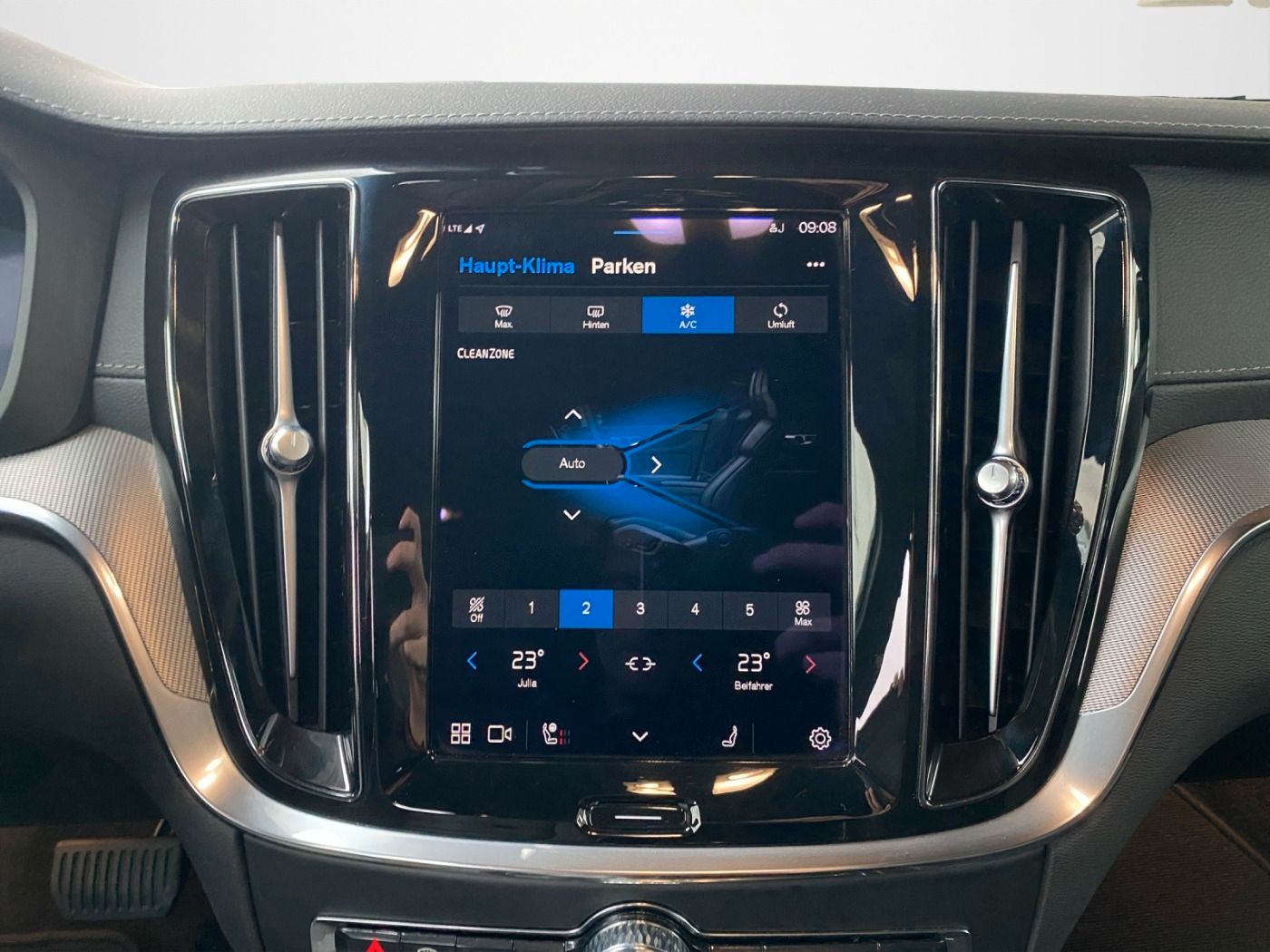 Volvo V60 T8 Ultimate Dark *DAB+*WinterP*SHZ*HUD foto 12