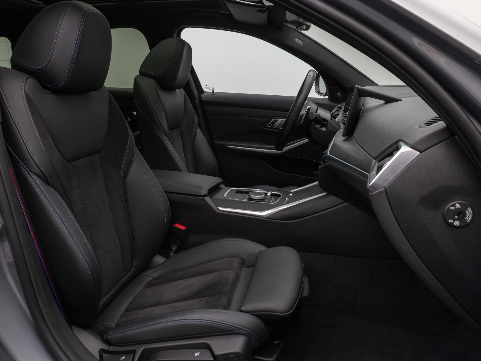 Fahrzeugabbildung BMW 320d M Sport Pro Panorama Kamera HUD DAB H/K 19"