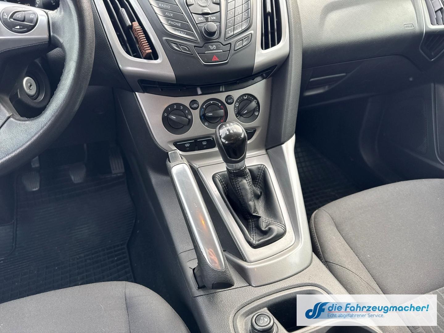 Ford Focus 2012 — photo 17