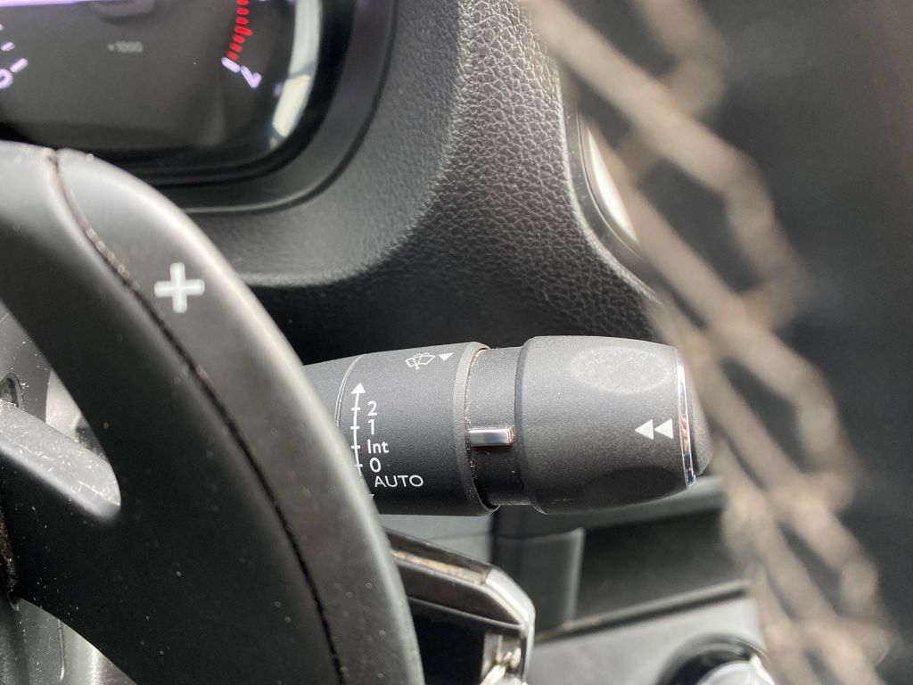 Fahrzeugabbildung Citroën Jumpy M BlueHDi 120 EAT8 Club *AZV*PDC hinten*