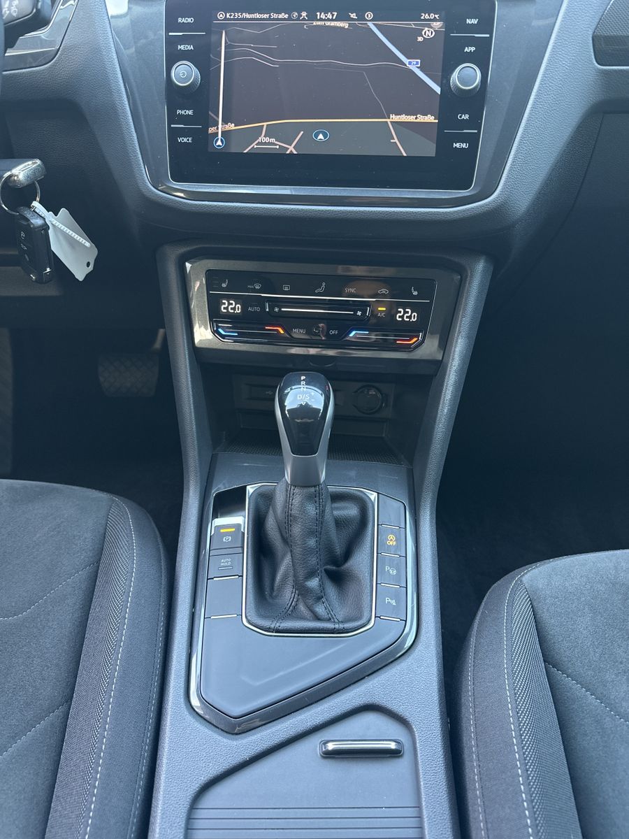 Fahrzeugabbildung Volkswagen Tiguan 1.5 TSI DSG Elegance NAV+MATRIX+ACC+AHK