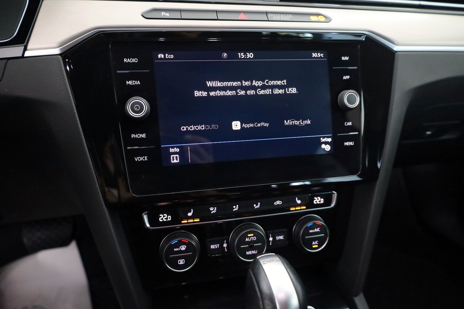 Fahrzeugabbildung Volkswagen Passat Variant R-line 4M,Navi,Kamera,ACC,AHK +WR