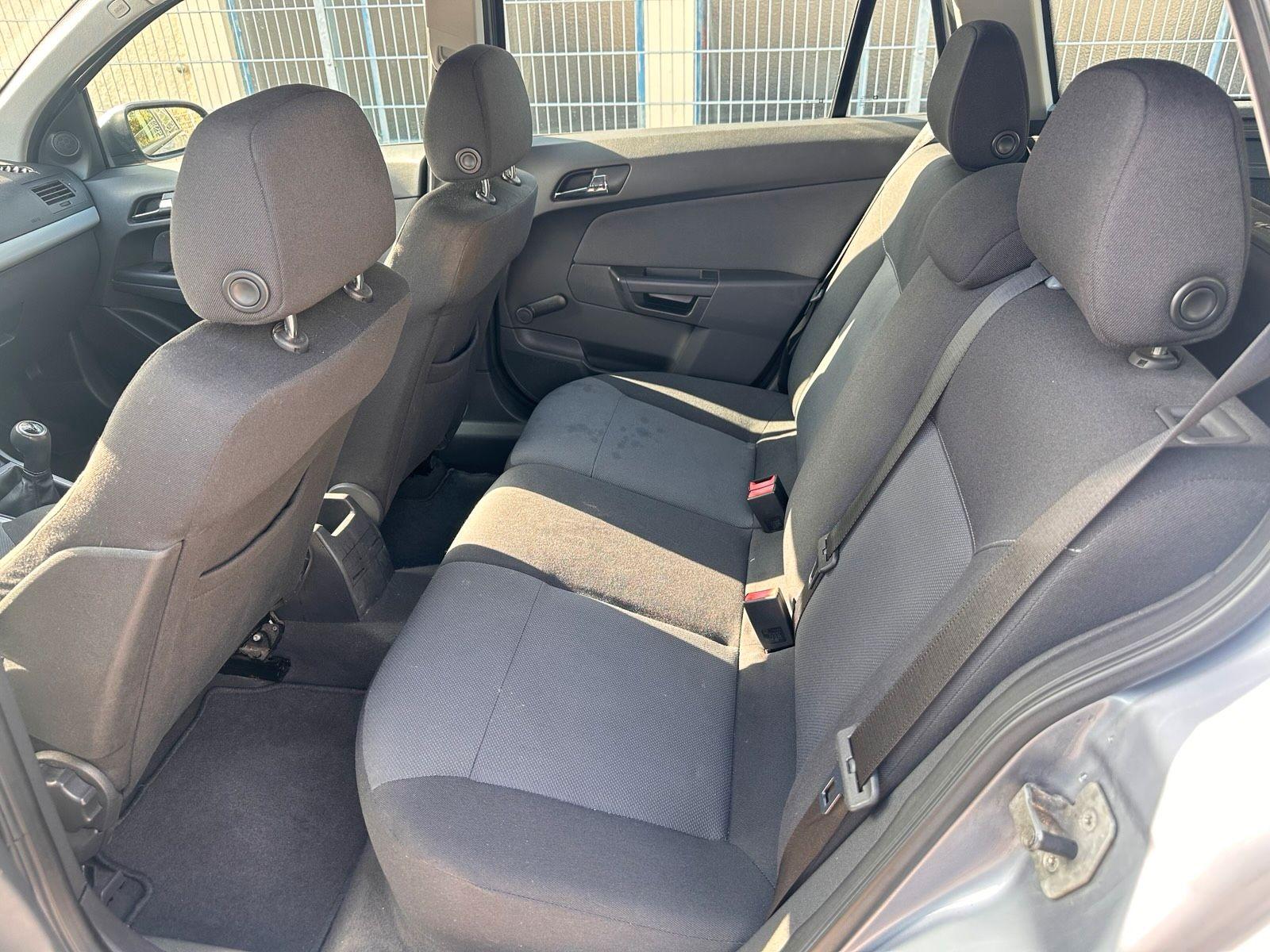 Opel Astra 2006 — photo 12