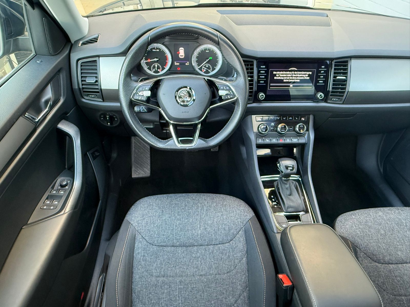 Fahrzeugabbildung SKODA Kodiaq Clever Navi,Sitzh.v+h,Alu,DSG,360°