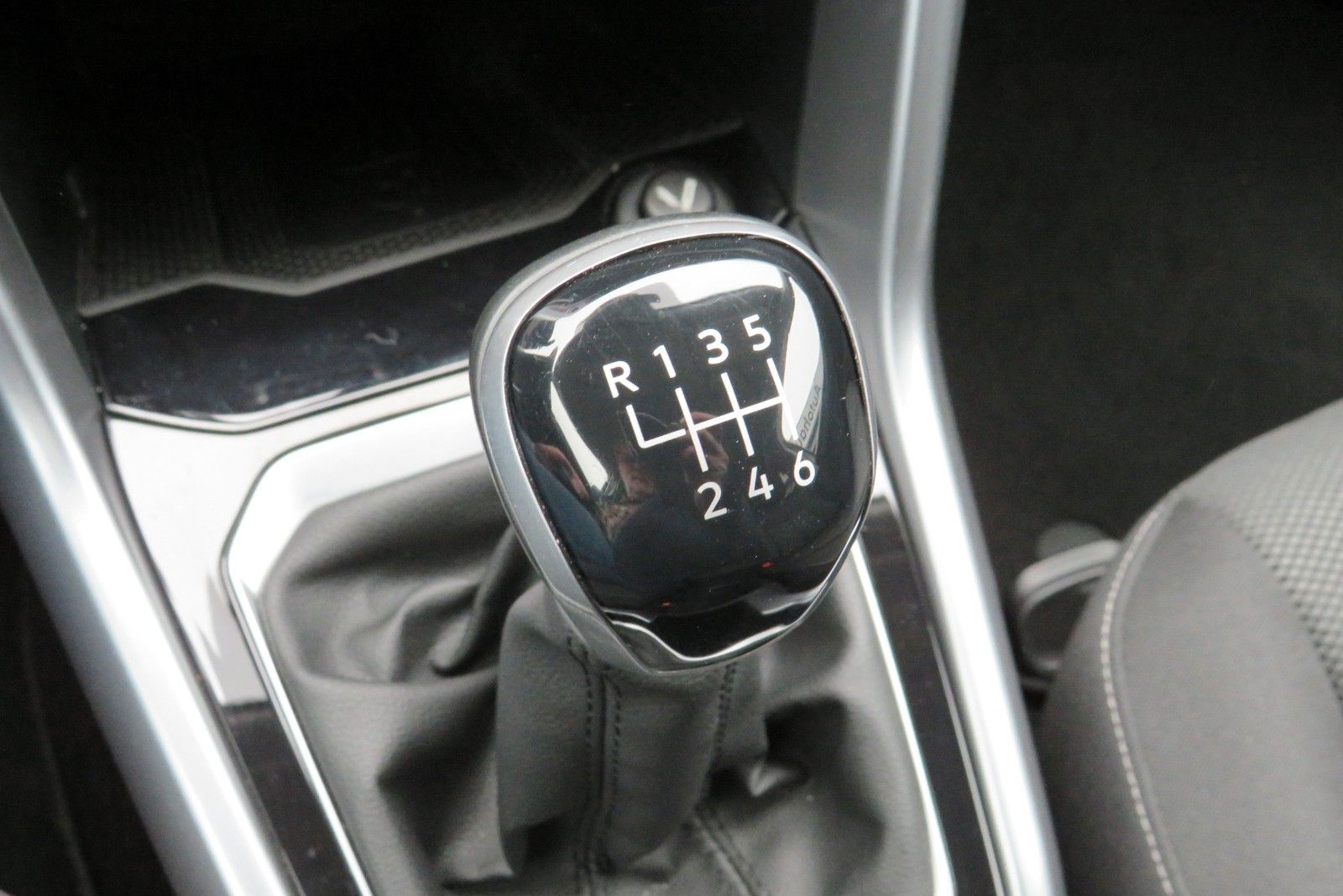 Fahrzeugabbildung Volkswagen T-Roc Life AHK ACC SITZH GJ NAVI APP 1.HD