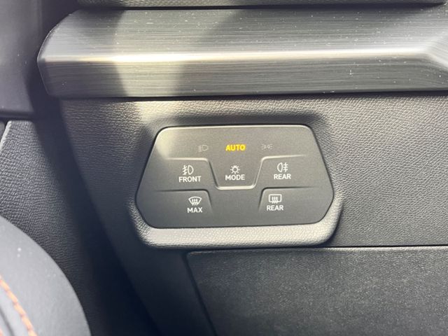 Leon Sportstourer VZ 2.0TSI DSG*AHK+BEATS+ACC*