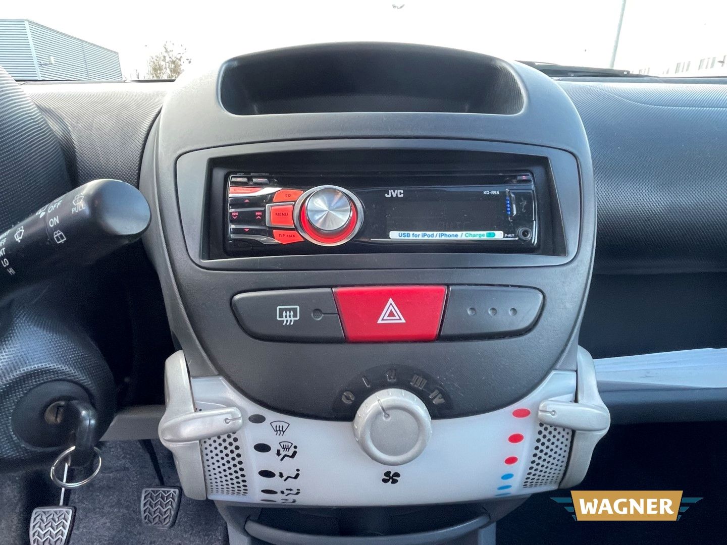 Fahrzeugabbildung Toyota Aygo Basis Servolenkung Radio TÜV 05/2026