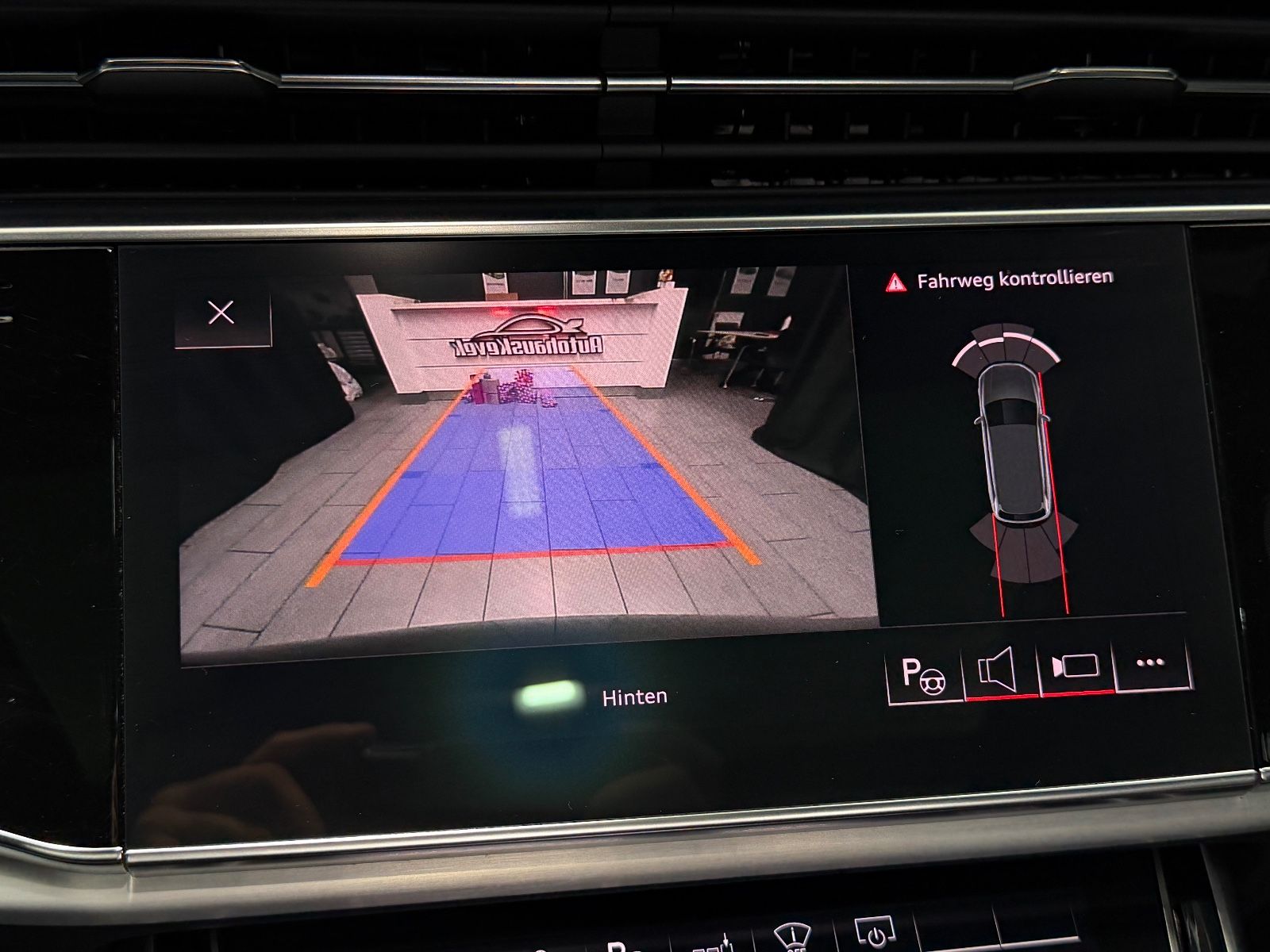 Fahrzeugabbildung Audi SQ7 4.0 TDI quattro|3D BANG&OLUFSEN|PANORAMA|AHK