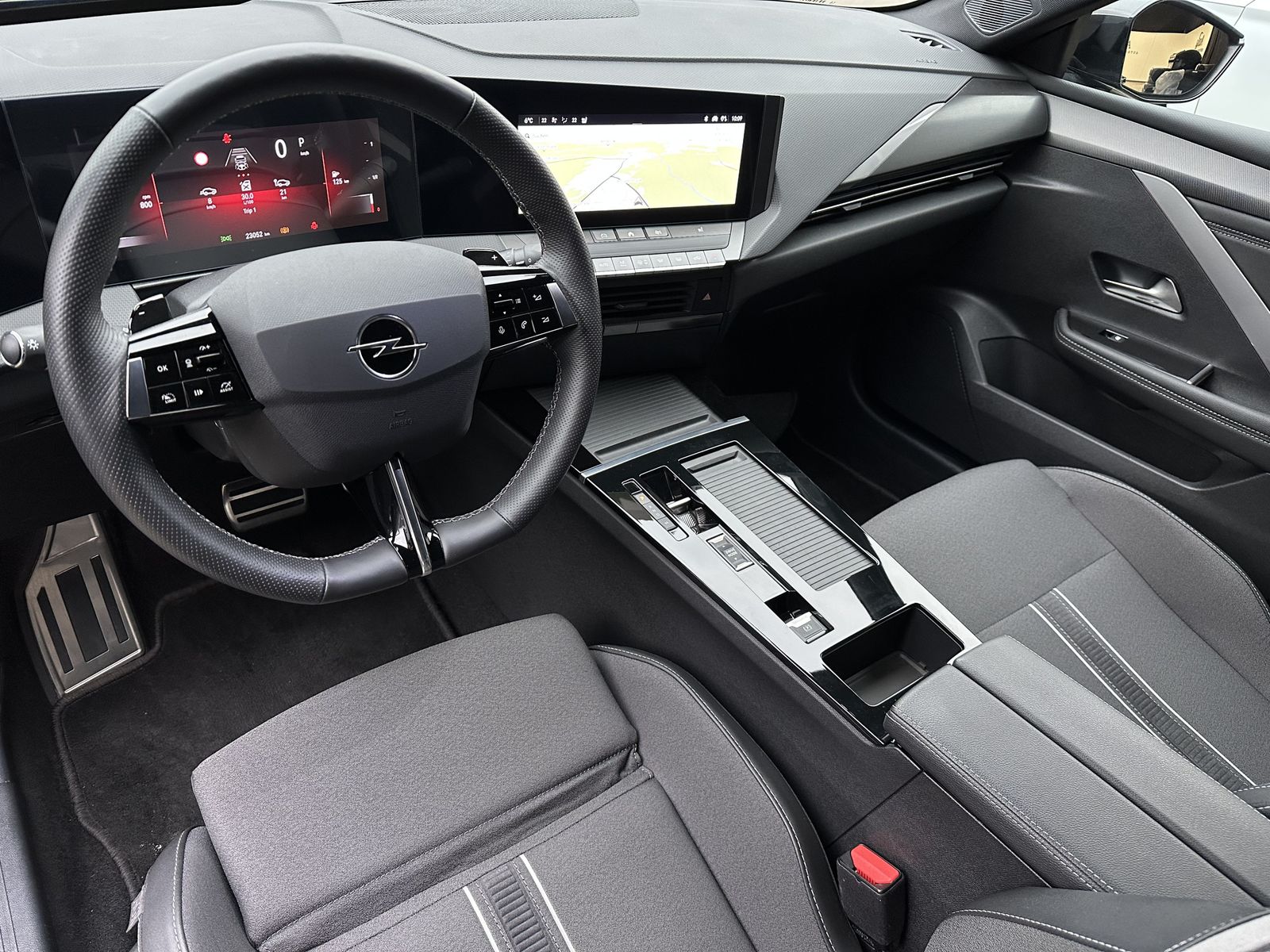 Fahrzeugabbildung Opel Astra SpT 1.2 Turbo GS Aut. NAV+LED+360°+17ZOLL