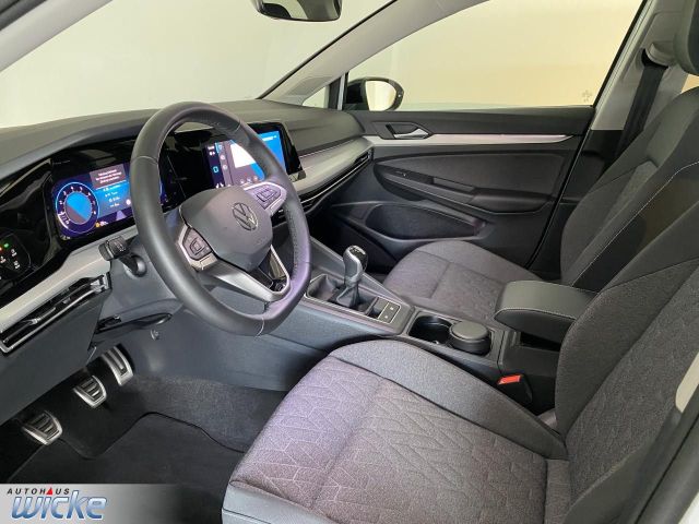 Golf VIII 1.0 TSI Move NAVI KLIMA PDC LED PANO
