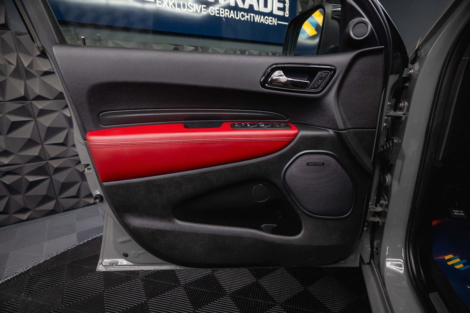 Fahrzeugabbildung Dodge Durango 5.7 V8 R/T 4x4 Night-Paket Modell 22 LED