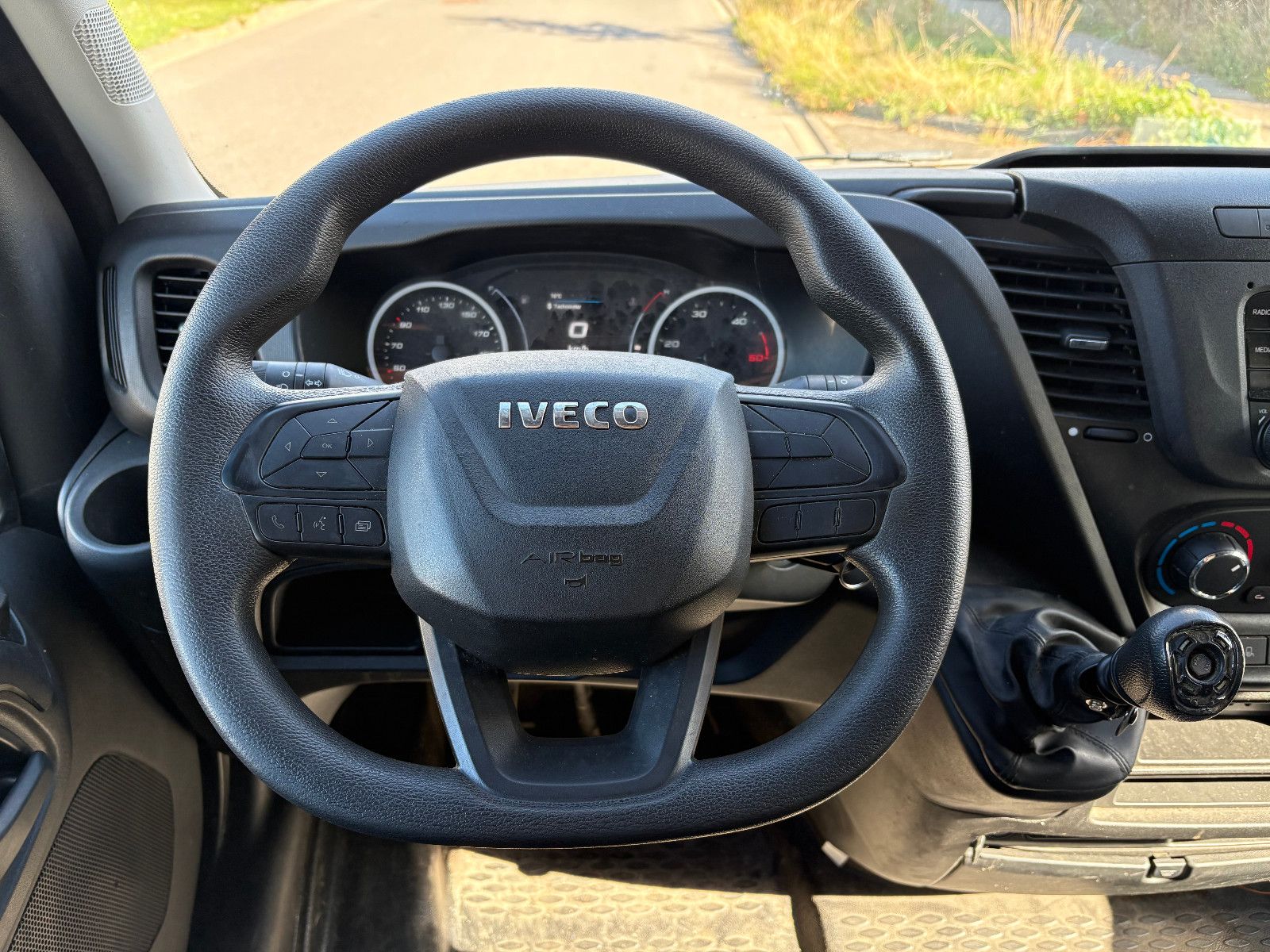 Fahrzeugabbildung Iveco Daily Kasten HKa 35 S ... V Radstand 4100/2-SITZ