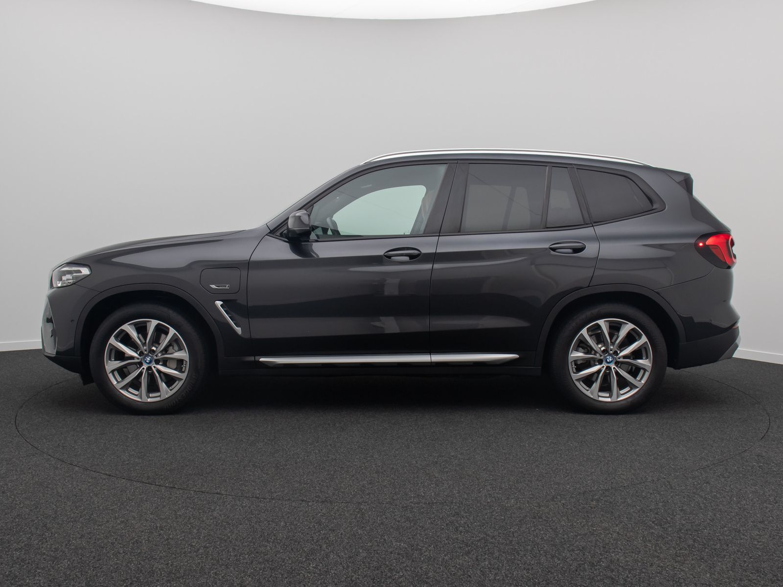 Fahrzeugabbildung BMW X3 xD30e Kamera AHK HUD DAB Sport Panoram 19Zoll
