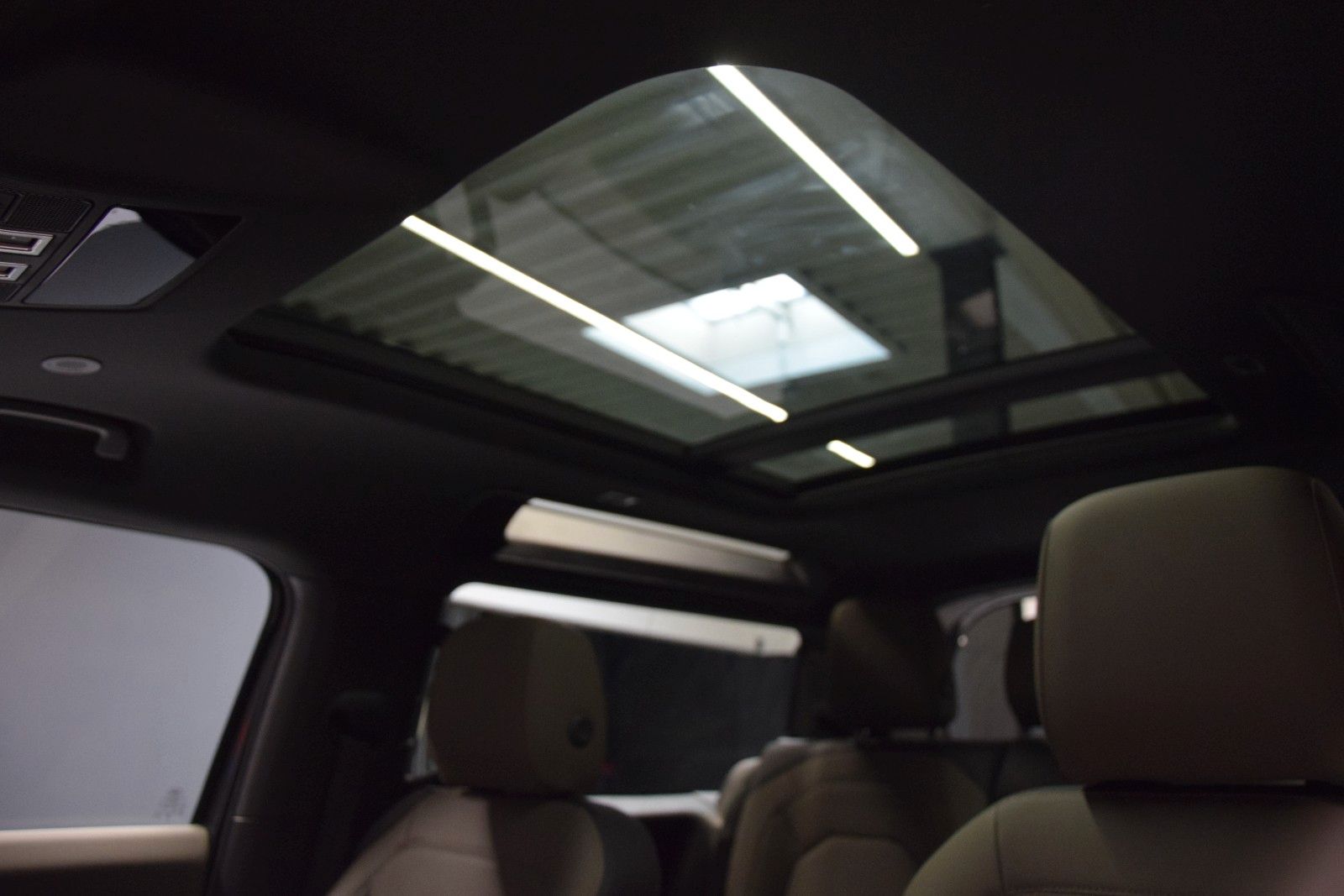 Fahrzeugabbildung Land Rover Defender 90 X-Dynamic HSE Black Pano HuD 360°