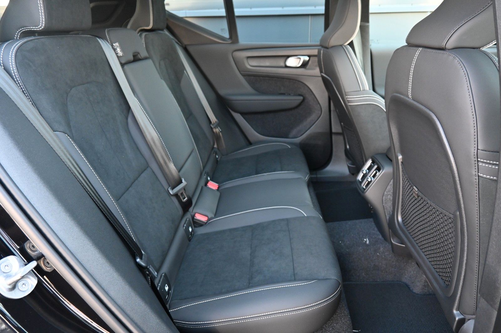 Fahrzeugabbildung Volvo XC40 B4 DKG Plus Black Edition*FSHZG*360*ACC*AHK