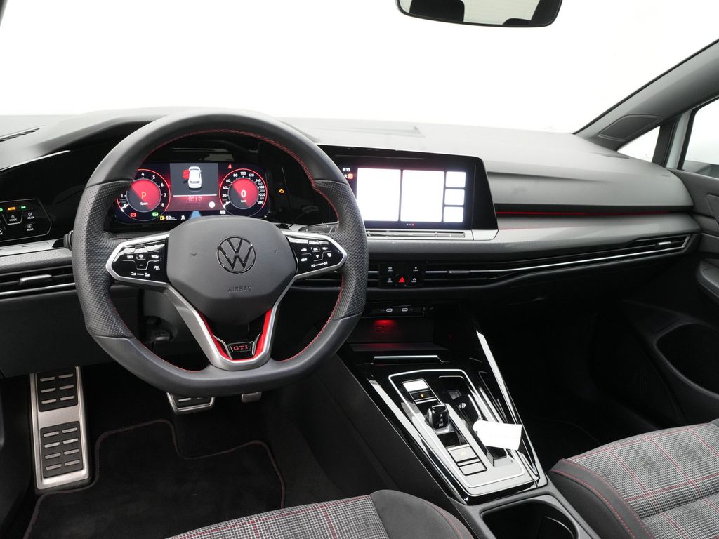 Volkswagen Golf — hlavná fotografia
