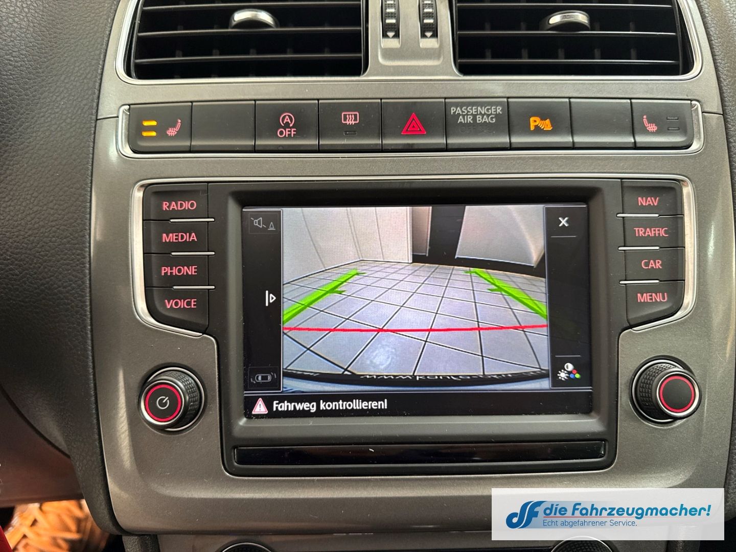 Fahrzeugabbildung Volkswagen Polo V Original 1.2TSI DSG Pano Kamera Navi LED