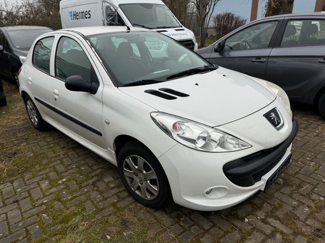 Peugeot 206 +. Keine Klima.