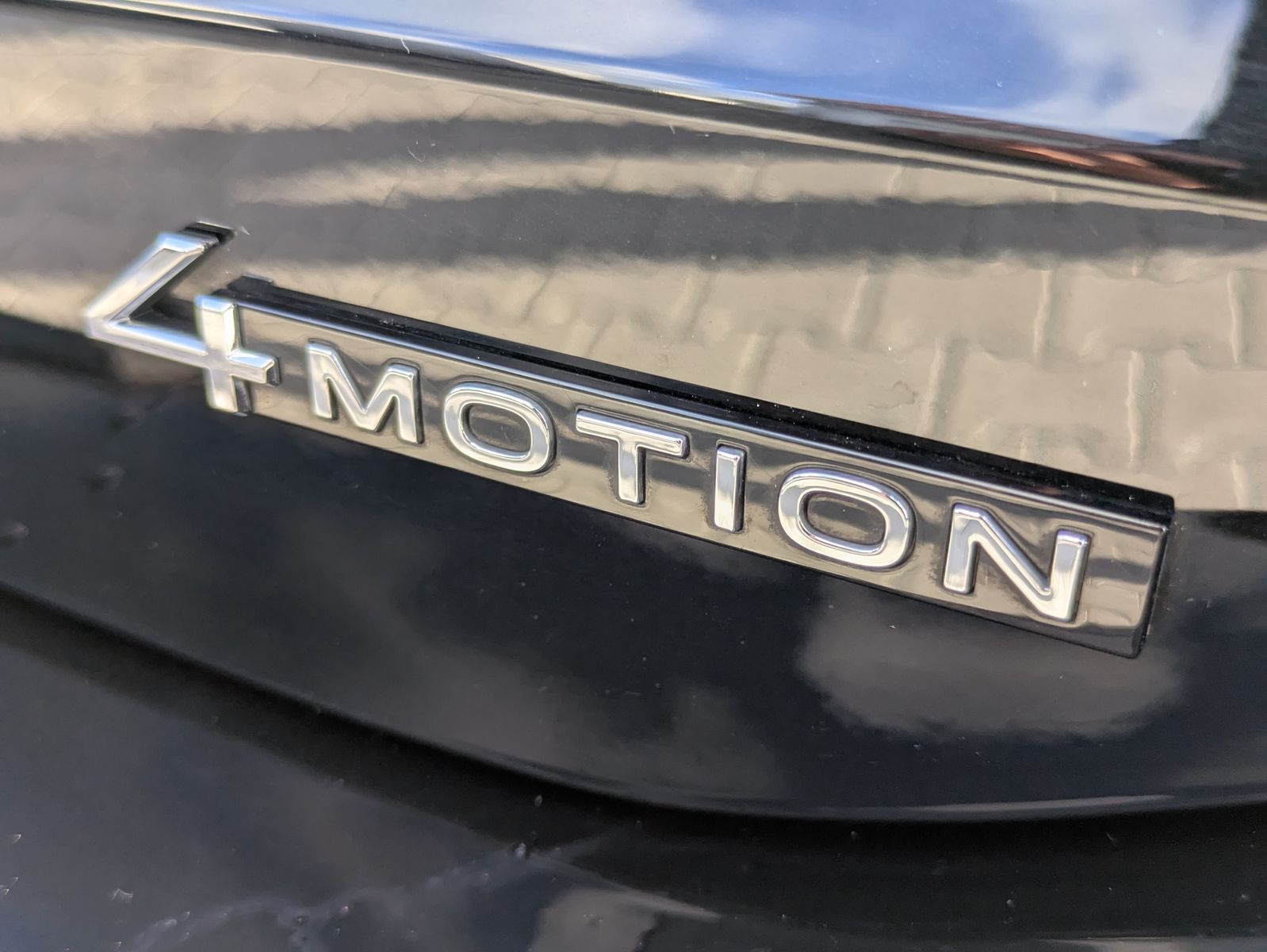 Fahrzeugabbildung Volkswagen Tiguan 2.0 TDI 4M R-Line PANO*H&K*AHK*MATRIX*20"