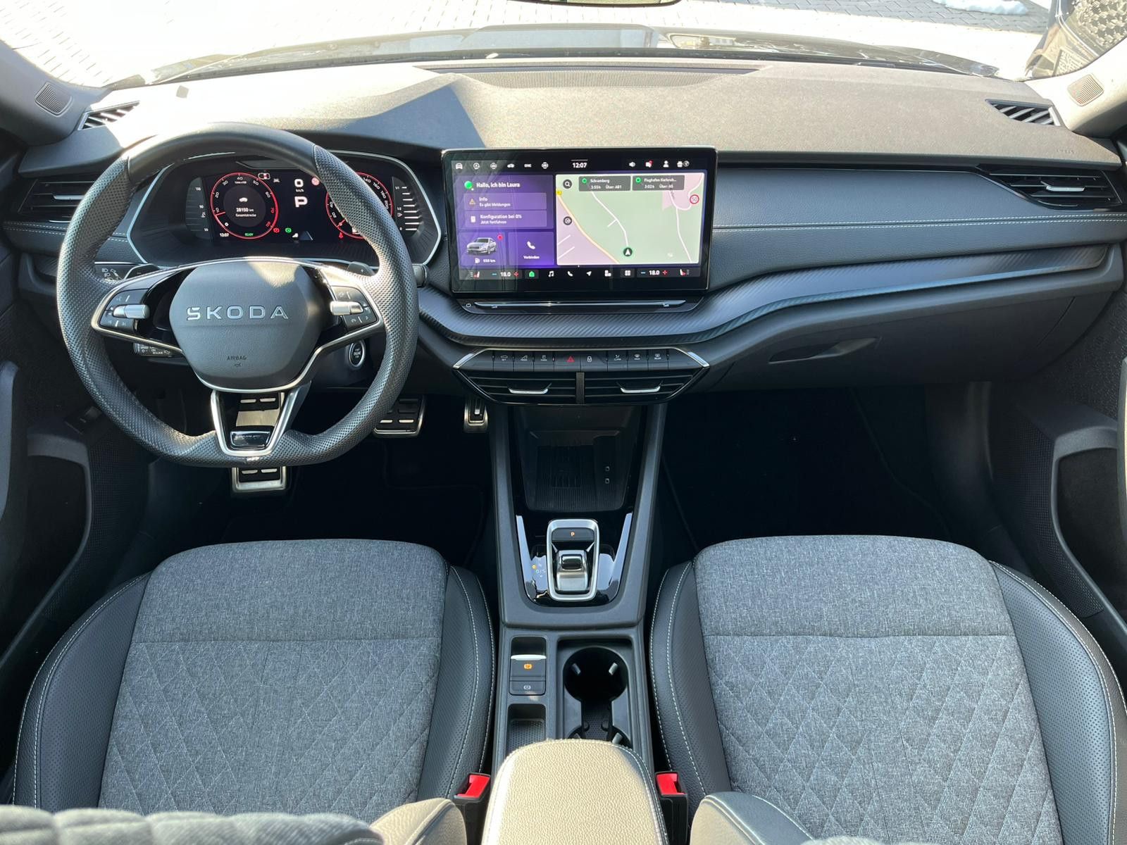 Fahrzeugabbildung SKODA Octavia 1.5 DSG Sportline PANO*MATRIX*AHK*5J.GAR