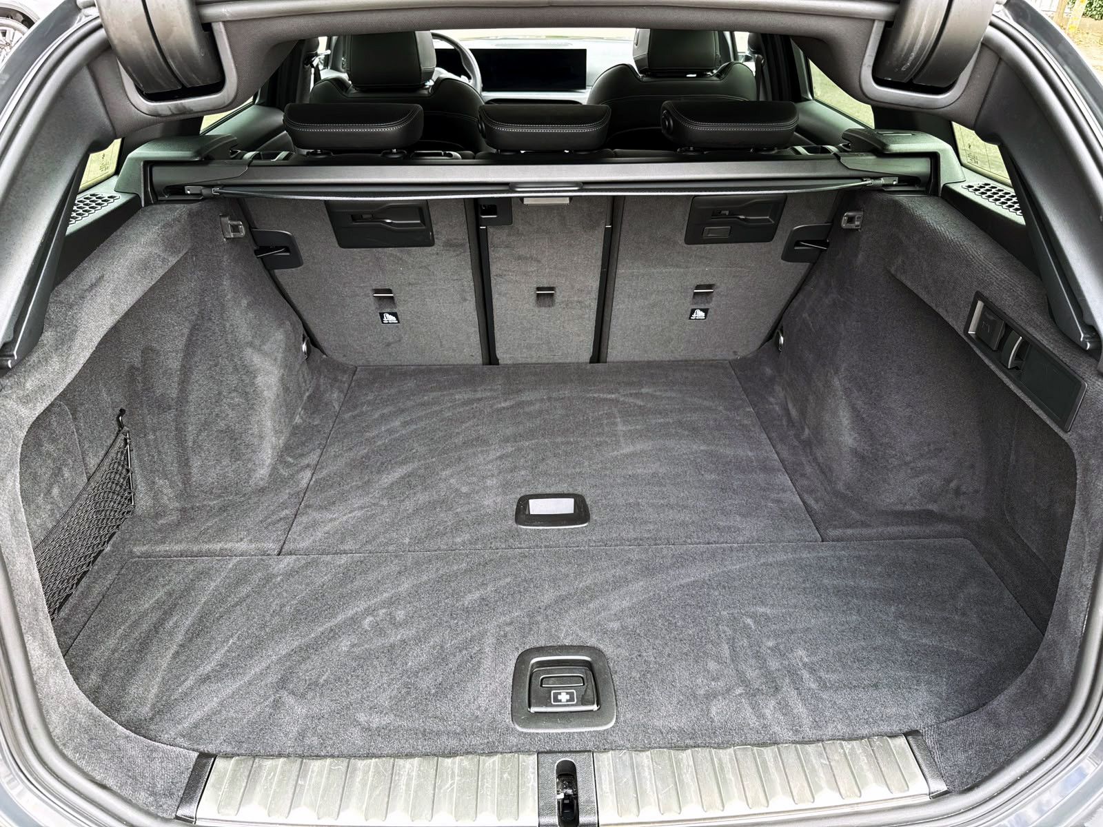 Fahrzeugabbildung BMW 320i Touring Steptr. M-Sport PANO LED KAM H&K BT