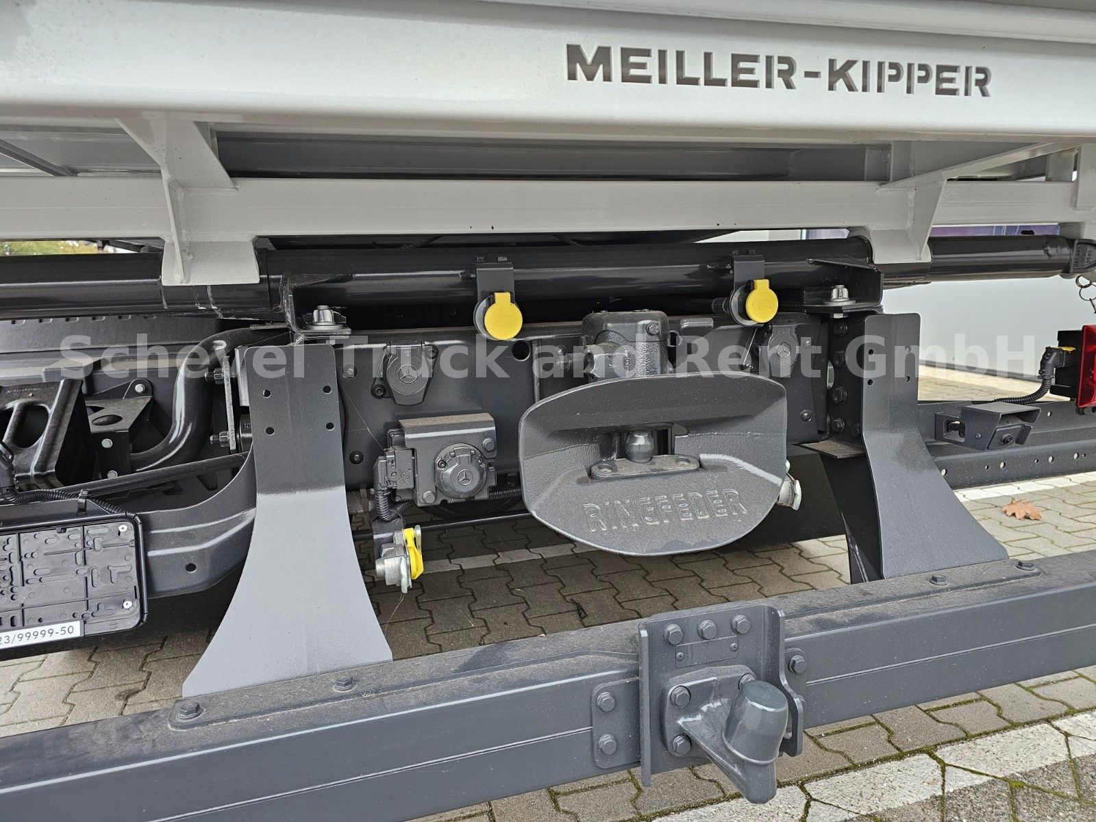 Fahrzeugabbildung Mercedes-Benz 923 Atego Dreiseitenkipper MEILLER + HIAB 072