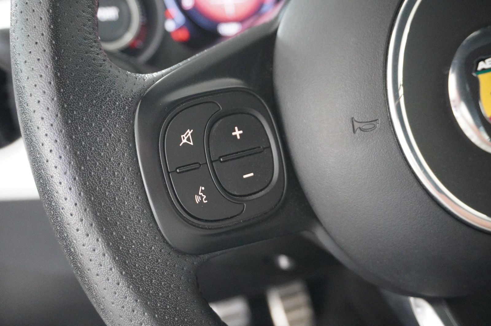 Fahrzeugabbildung Abarth 595 1.4 T-JET CORSA NAVI/LED/VIRTUAL/SPORT/DAB+