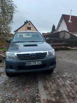 Toyota Hilux  - graue Toyota Hilux