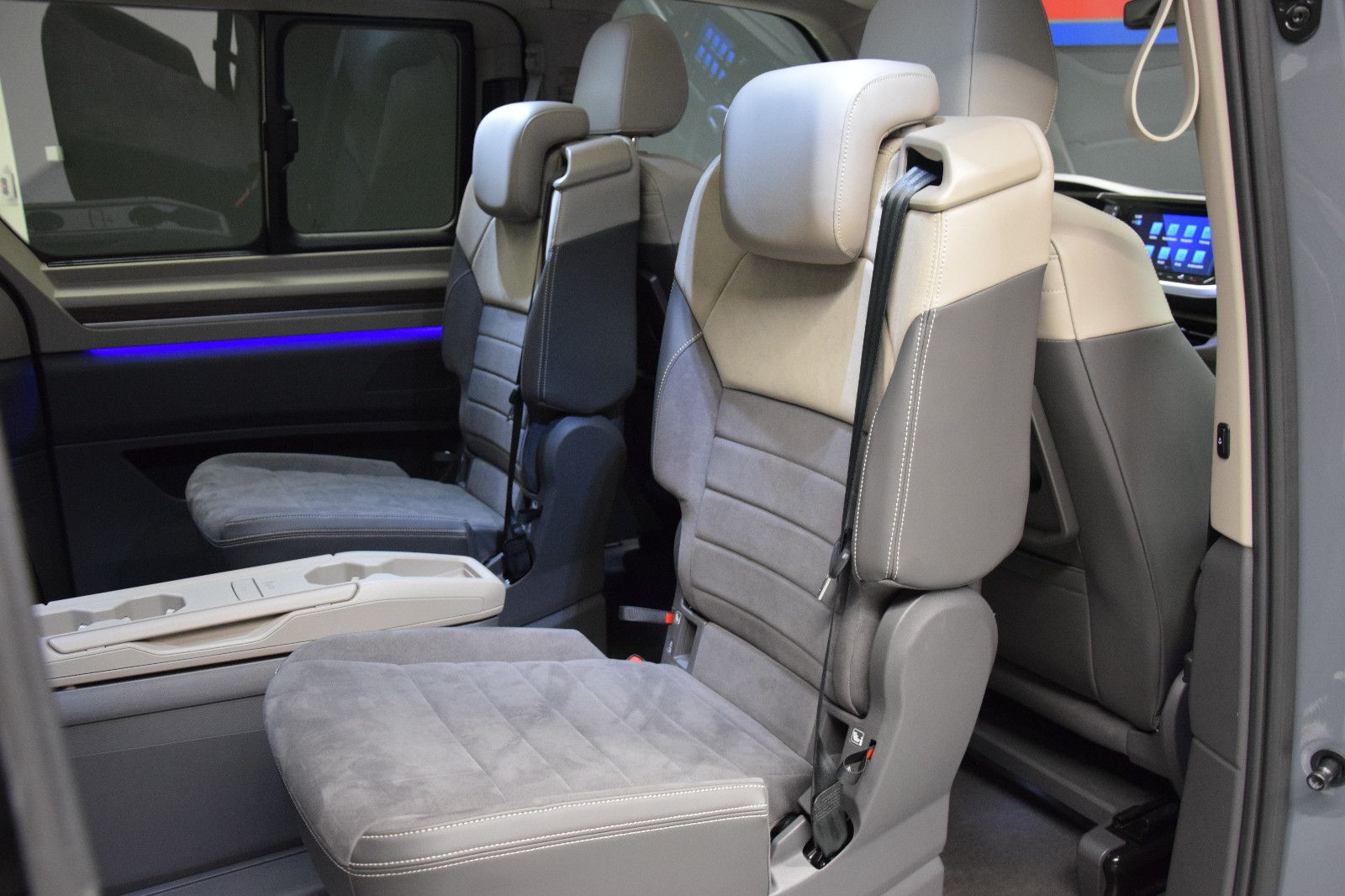 Fahrzeugabbildung Volkswagen T7 Multivan Style Pano ACC IQ AHK Stndhzg Alcant
