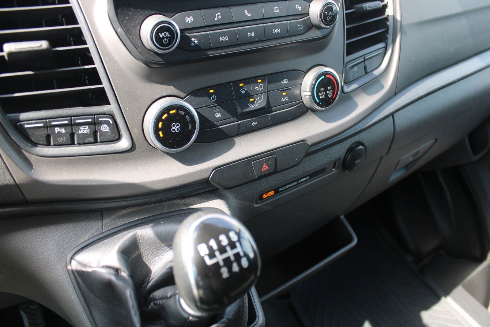Fahrzeugabbildung Ford Transit 350 L3 H2 Kasten hoch lang KLIMA RFK AHK