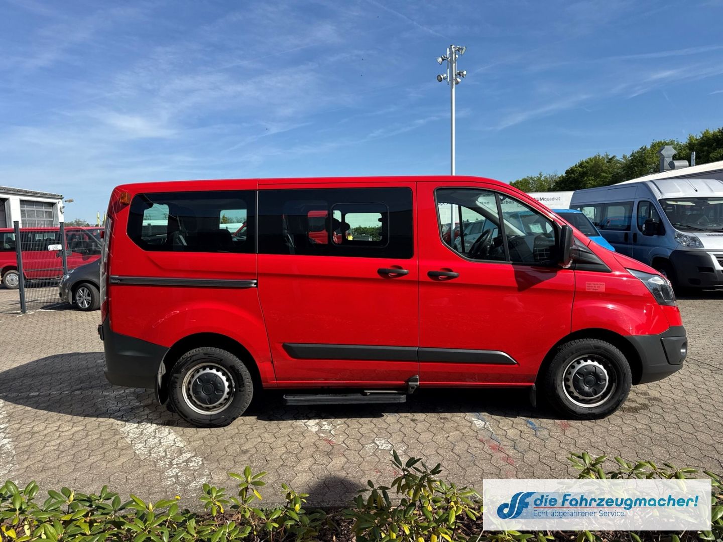 Fahrzeugabbildung Ford Transit Custom Kombi 300 L1 2.2 TDCi *1847 *EXPO