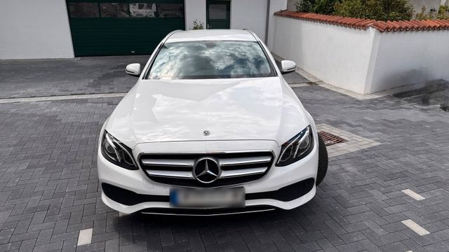 MERCEDES-BENZ Mercedes-Benz E 220 d Avantgarde T-Modell