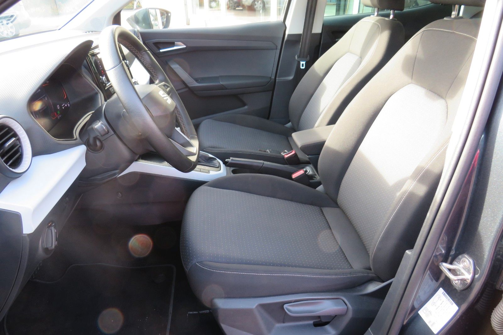 Fahrzeugabbildung SEAT Arona Style DSG GRA KAMERA SITZH. PDC APP-CON 1H