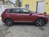 Volkswagen Tiguan 2.0 TSI 132kW DSG BMT 4MOTION Highlin... - VW Tiguan von privat