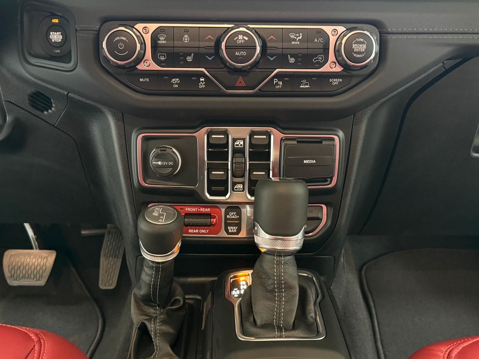 Fahrzeugabbildung Jeep RUBICON 392-V8-3" FAHRWERK-37" REIFEN-POWERSTEPS