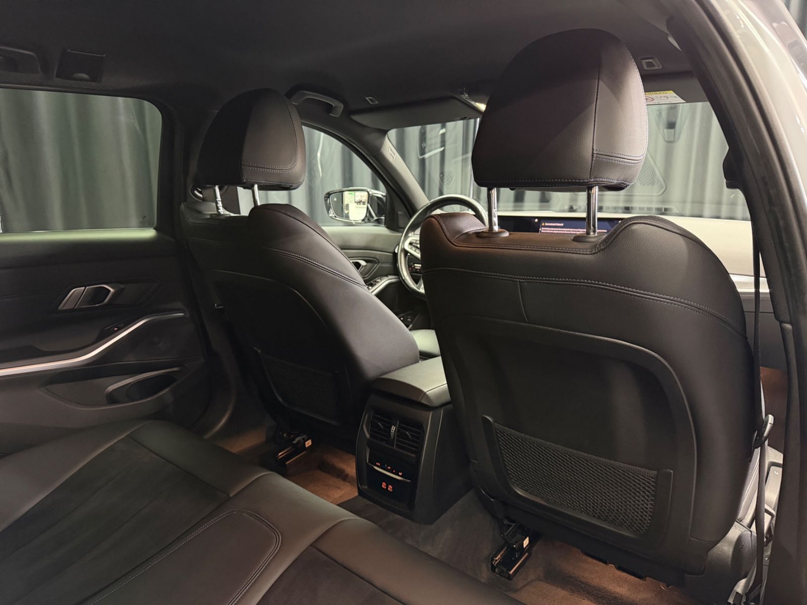 Fahrzeugabbildung BMW 330e Touring M Sport|HEAD-UP|NAVI|HIFI|WIDESCREE