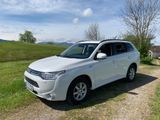 Mitsubishi Plug-in Hybrid Outlander 2.0 Plug-In Hybrid ... - Mitsubishi: Plug In
