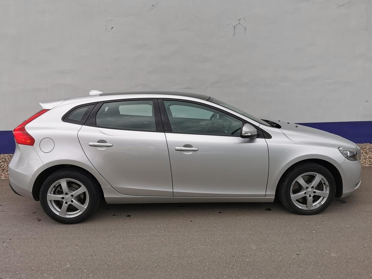 Volvo V40 2015 — engine 1.969 cm³, 150 HP (110kW)