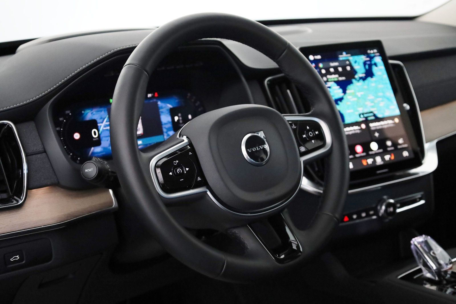 Fahrzeugabbildung Volvo XC90 Plus Bright AWD,7Sitze4xSH,360Kam.,HUD,,AHK