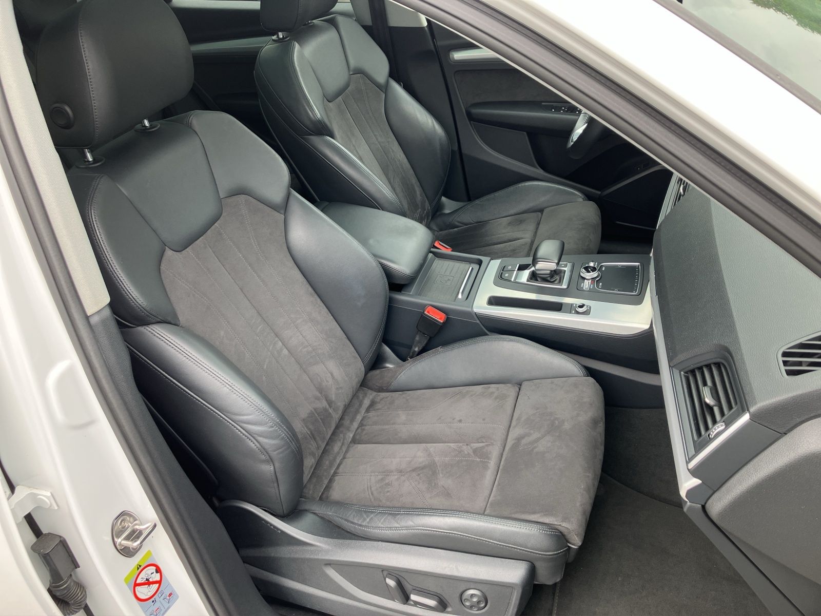 Fahrzeugabbildung Audi Q5 40 TDI quattro S-Line Matrix Navi ACC STHZ SH